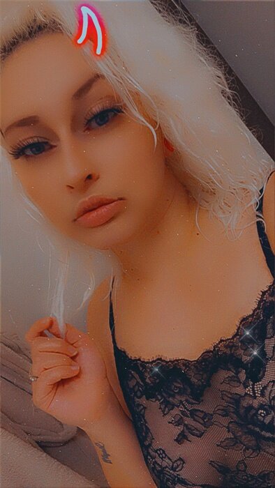Bondedblondiiee (@bondedblondiiee), OnlyFans creator