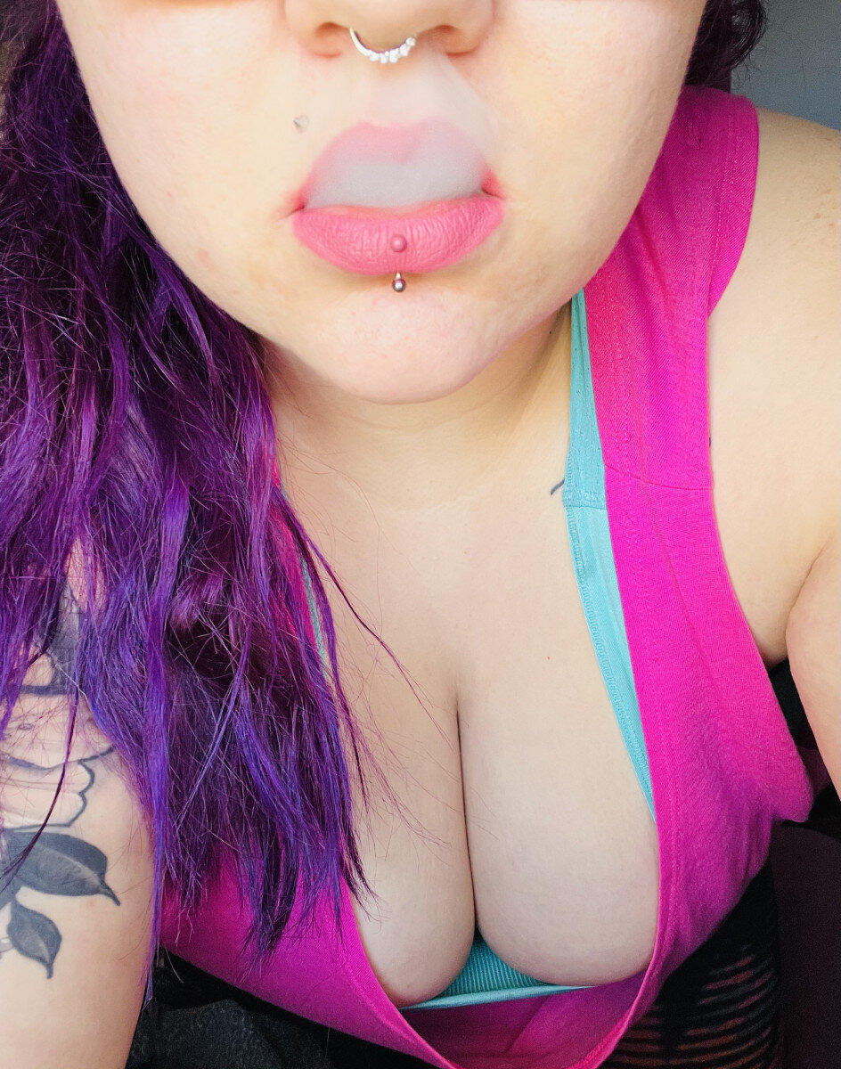 Bonghitsandbigtits420 (@bonghitsandbigtits420), OnlyFans creator