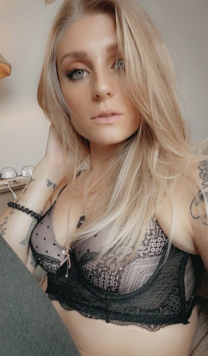 Bougiexbarbie (@bougiexbarbie), OnlyFans creator