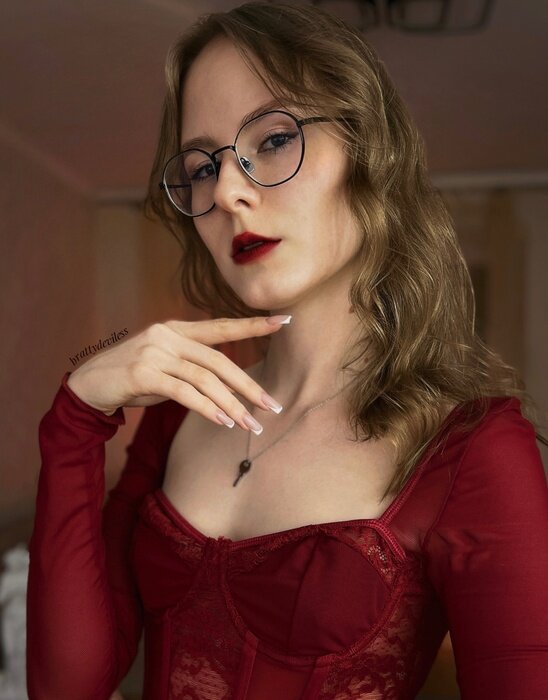 Brattydeviless (@brattydeviless), OnlyFans creator