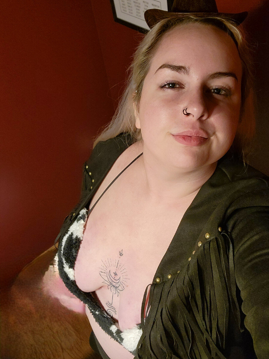 Breannewiththegoods (@breannewiththegoods), OnlyFans creator