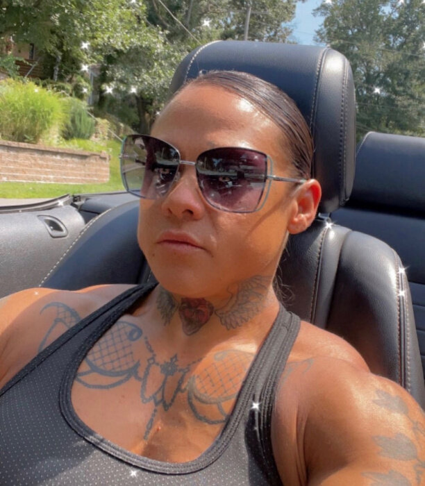 Brickhouse00 (@brickhouse00), OnlyFans creator