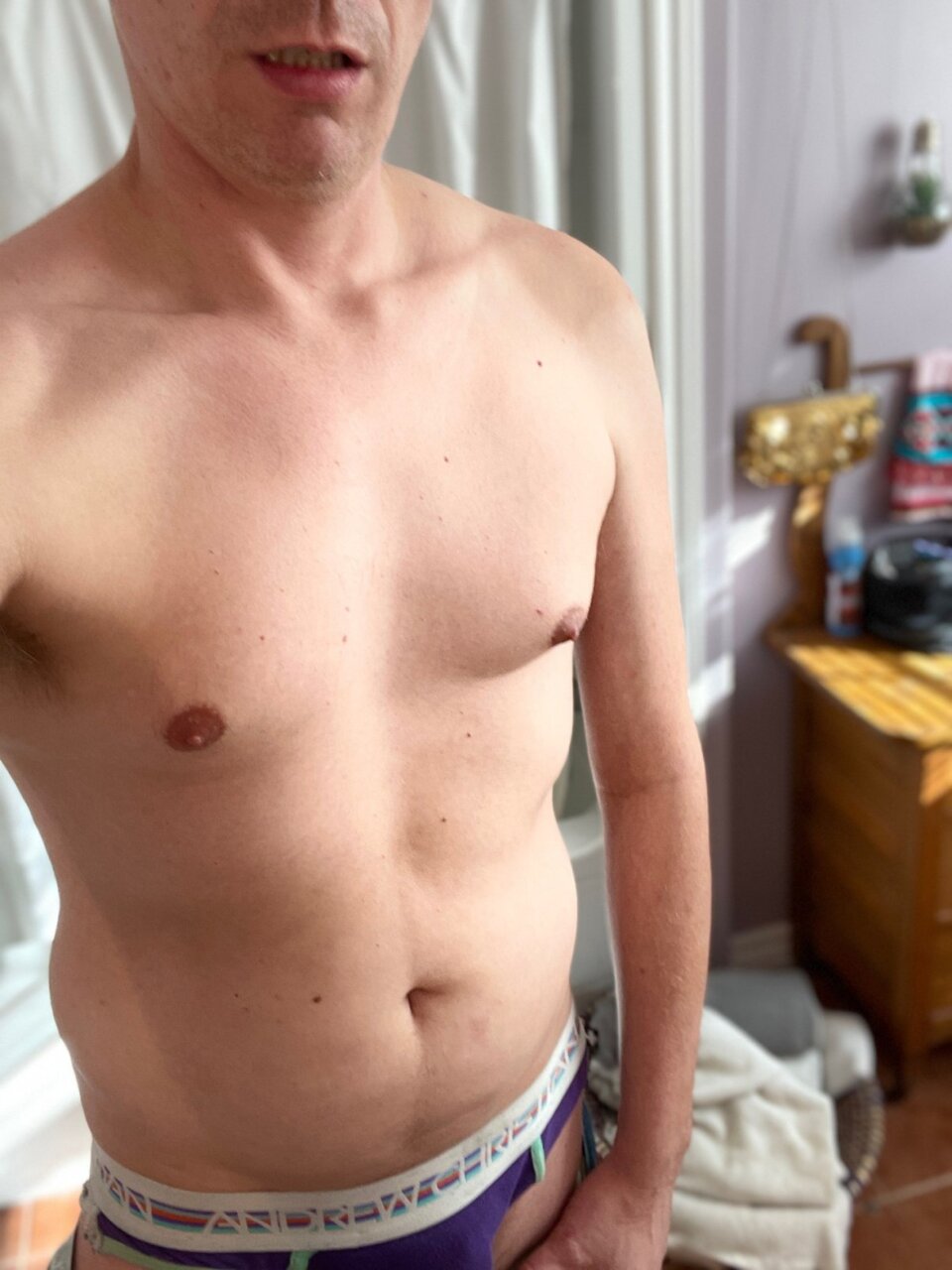 Brokenewfie (@brokenewfie), OnlyFans creator