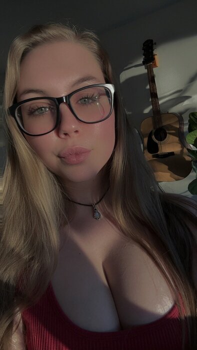 Brookelynnsue22 (@brookelynnsue22), OnlyFans creator