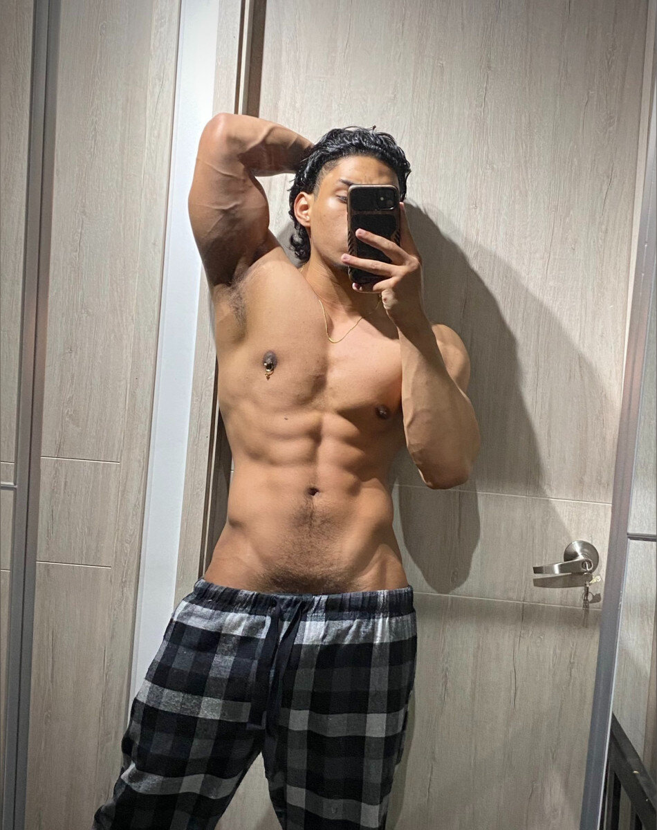 Bruceroldan (@bruce_roldan), OnlyFans creator