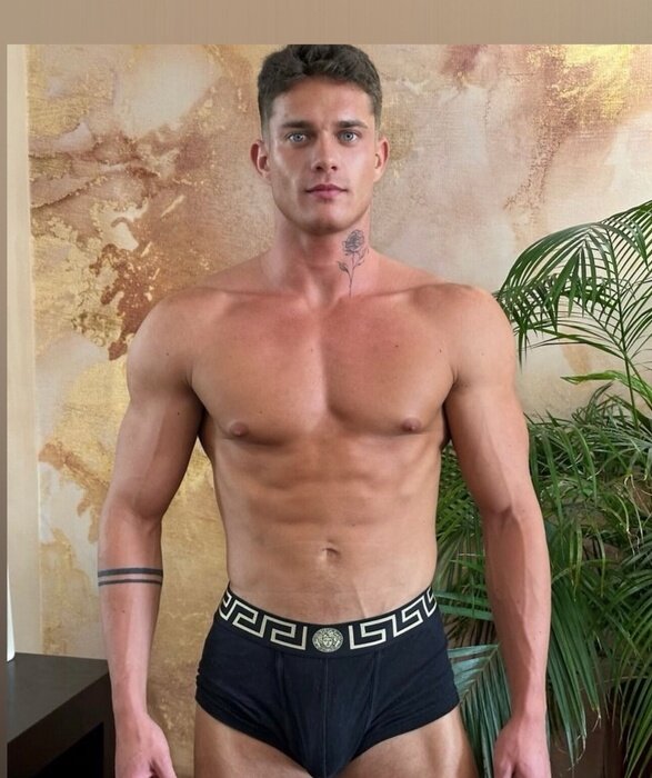 Brucegrowlife (@brucegrowlife), OnlyFans creator