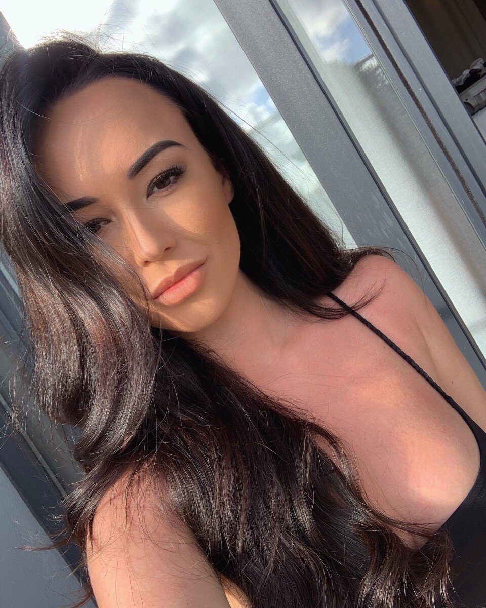 Brunettebabe (@brunette_babe), OnlyFans creator