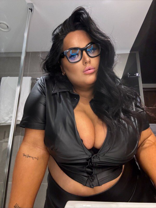 Brunettebaddiie (@brunettebaddiie), OnlyFans creator