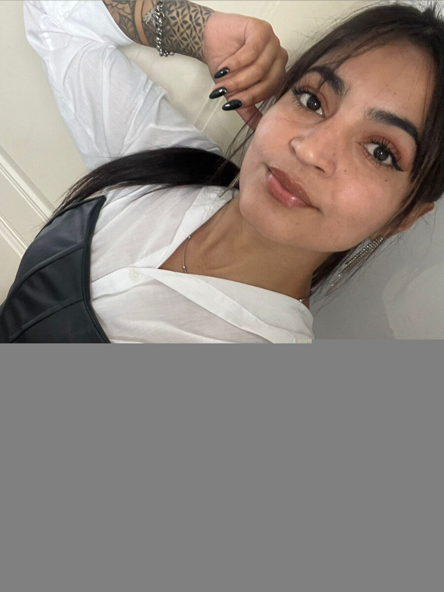 glad (@brunettesexyy), OnlyFans creator