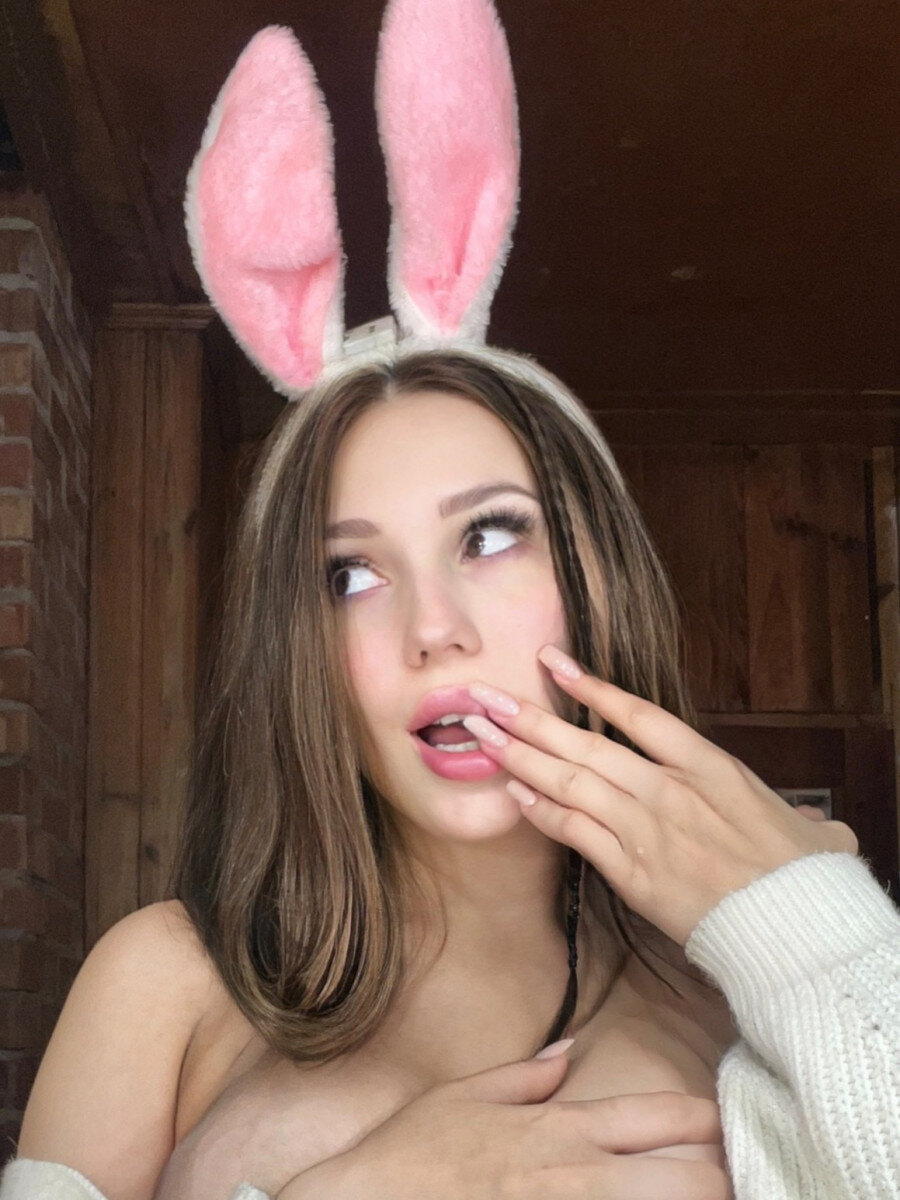 Nastya (@bunnyhoneybabe), OnlyFans creator