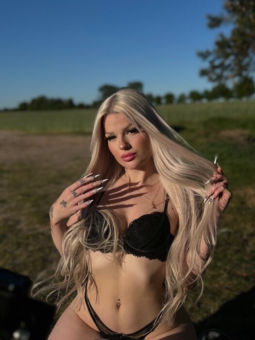 Bunnylouuu (@bunnylouuu), OnlyFans creator