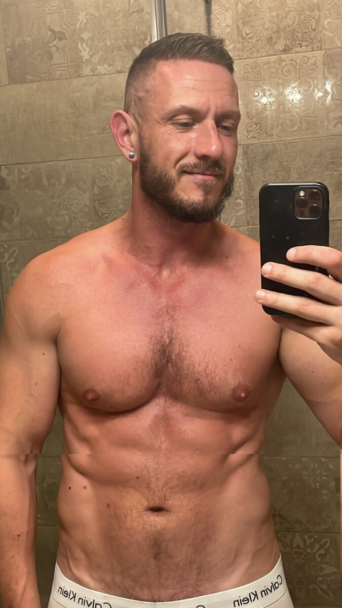Burgie83 (@burgie83), OnlyFans creator