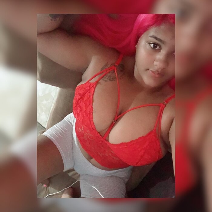 Julia (@bustylatinn), OnlyFans creator