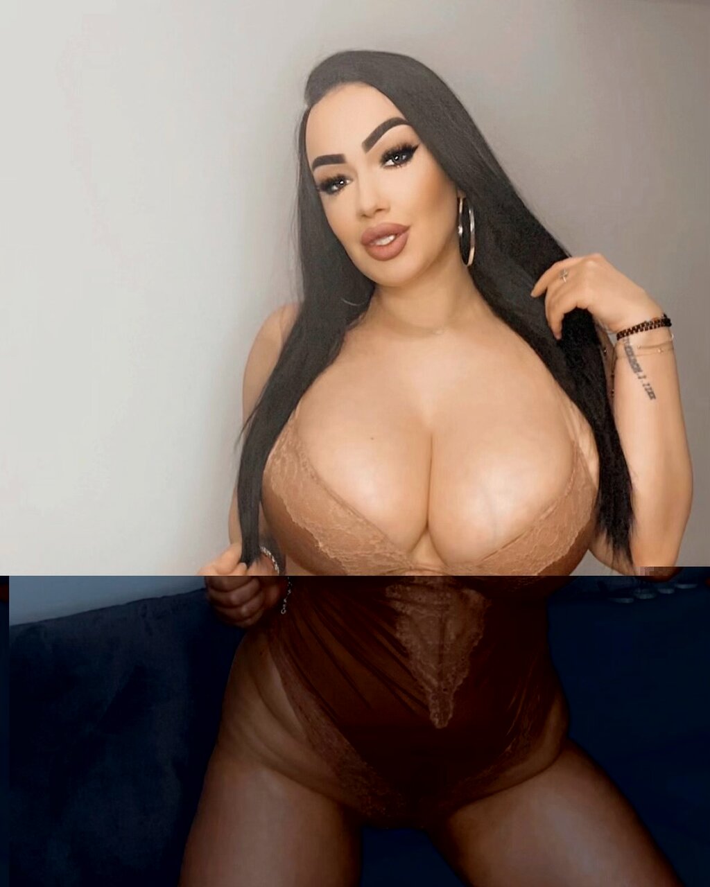 Busty (@bustysexylora), OnlyFans creator