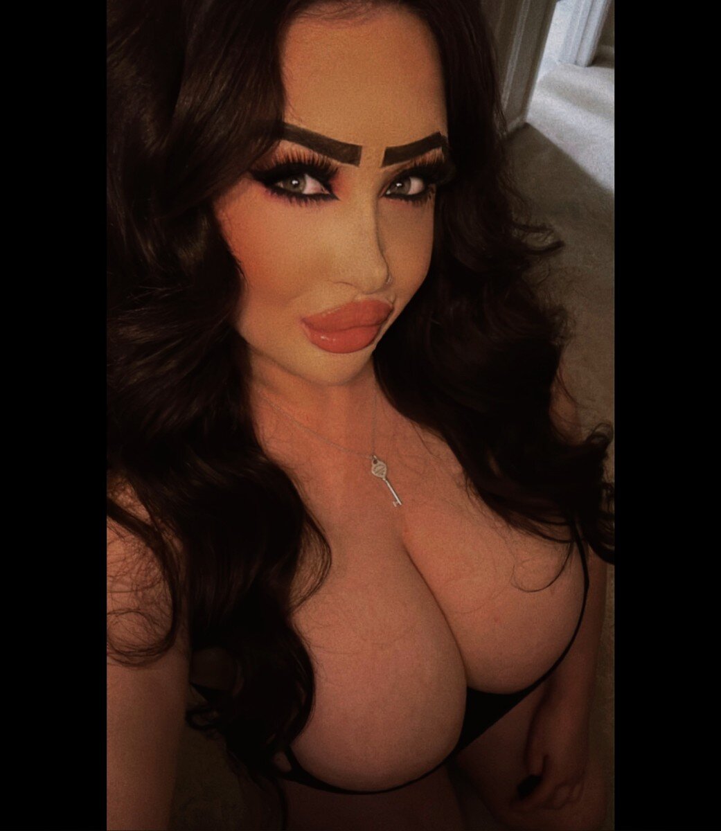 Bustyvegas (@bustyvegas), OnlyFans creator