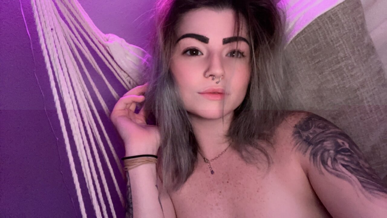 Buttercuplov3 (@buttercuplov3), OnlyFans creator
