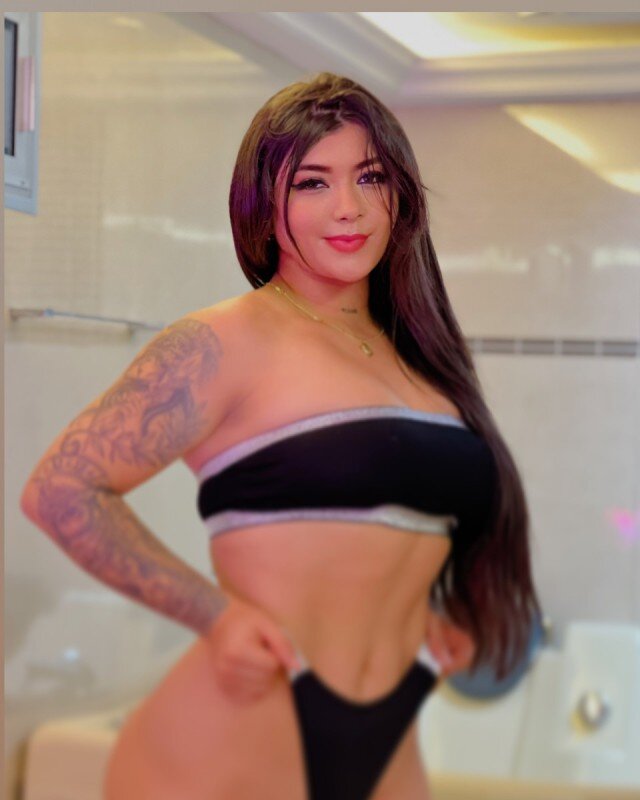 Camilawhite1 (@camila_white1), OnlyFans creator
