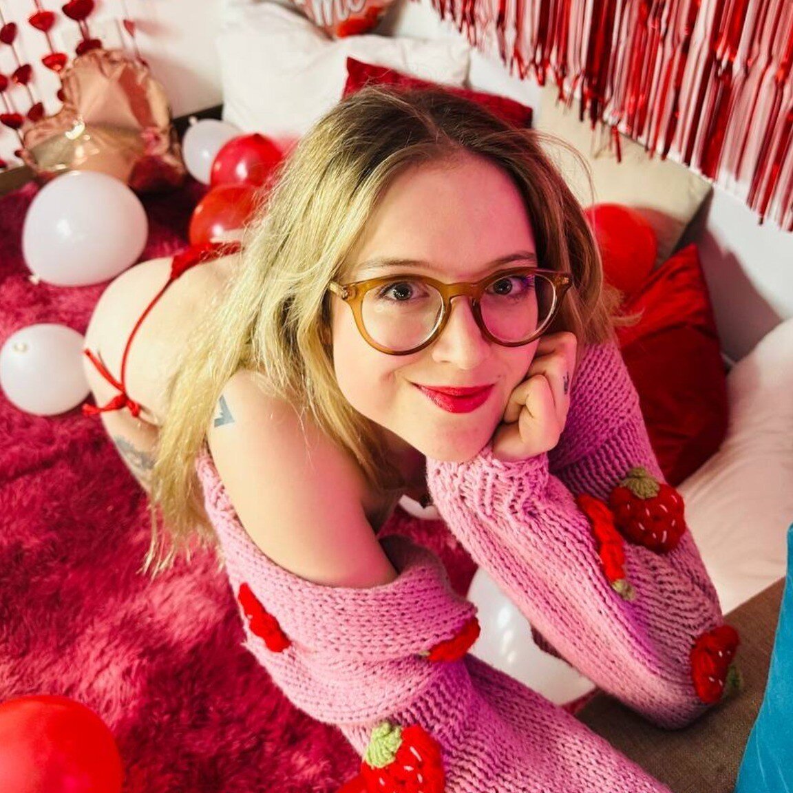 Camilla (@camillarosexox), OnlyFans creator