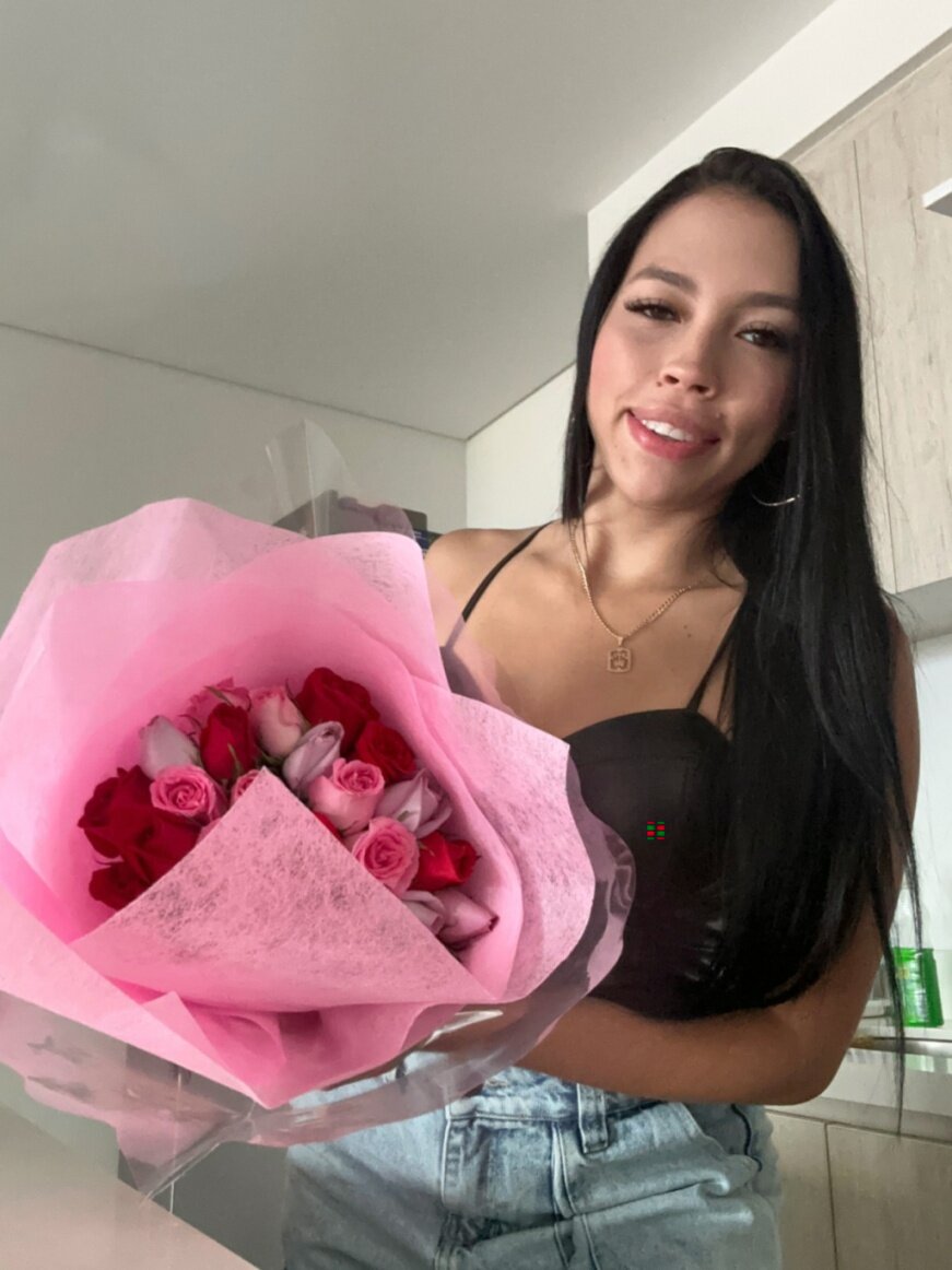 Camila (@camizutra), OnlyFans creator