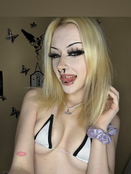 Candyflixxx (@candy.flixxx), OnlyFans creator