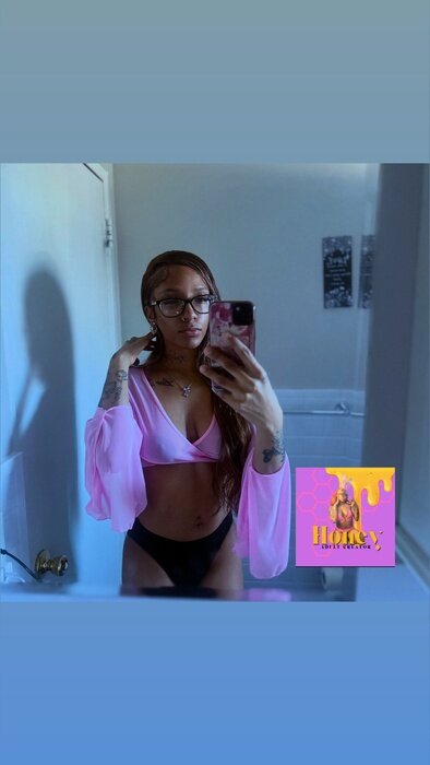 Caramelbaby33 (@caramelbaby33), OnlyFans creator