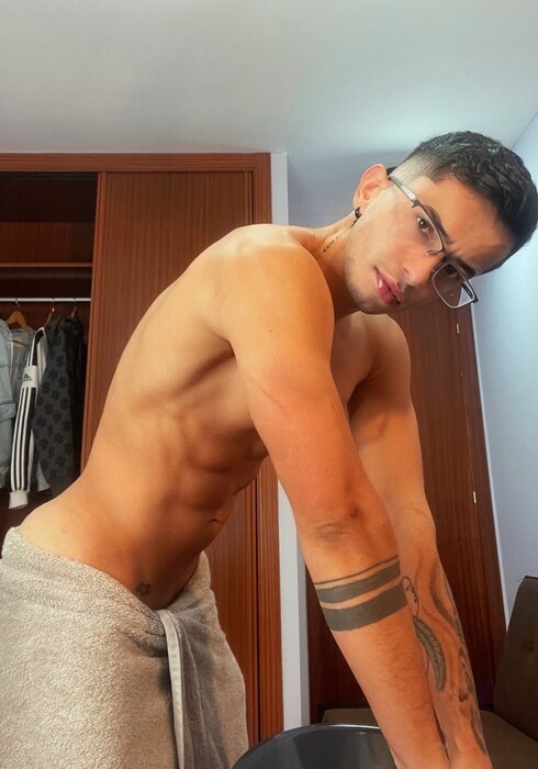 Carlosccamposc (@carlos_c_campos_c), OnlyFans creator