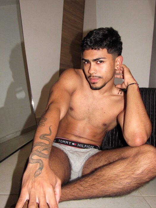Carloss2 (@carloss2), OnlyFans creator
