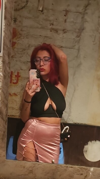 Carlyr18 (@carlyr18), OnlyFans creator