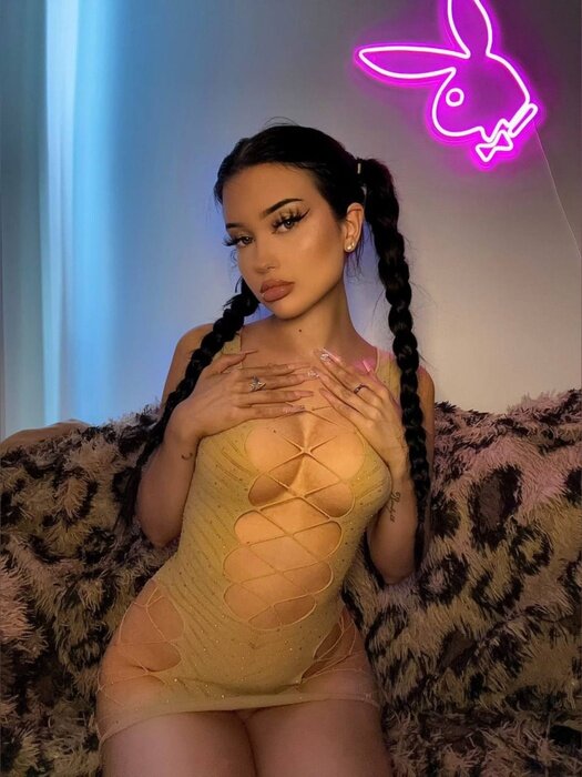 Carmenxcarmen (@carmenxcarmen), OnlyFans creator
