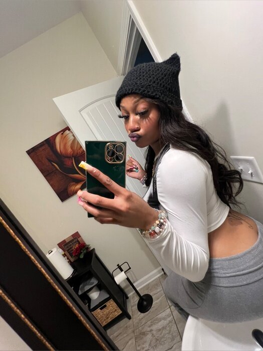 Carmxcxnt (@carmxcxnt), OnlyFans creator