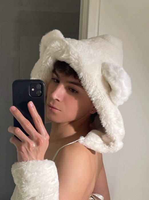Caroficialok (@caroficialok), OnlyFans creator