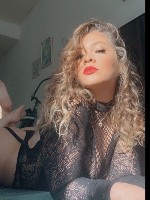 Carolabichiyal (@carolabichiyal), OnlyFans creator