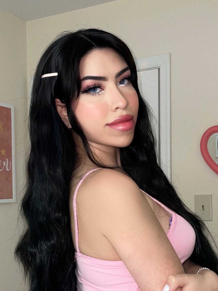 Carolinebabiee (@carolinebabiee), OnlyFans creator