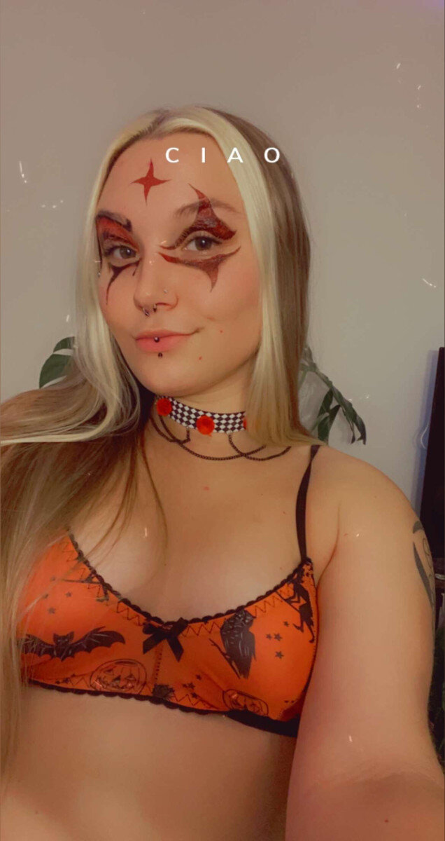Carolinebaskin (@carolinebaskin), OnlyFans creator