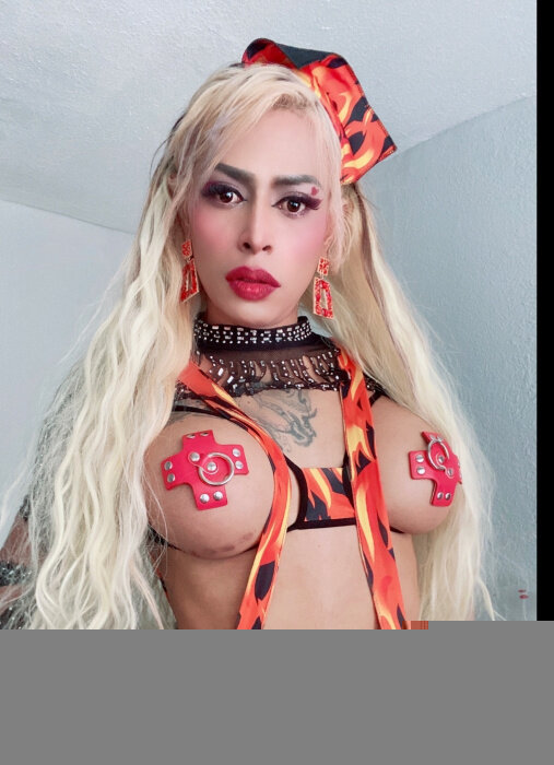 Carolinne10 (@carolinne10), OnlyFans creator
