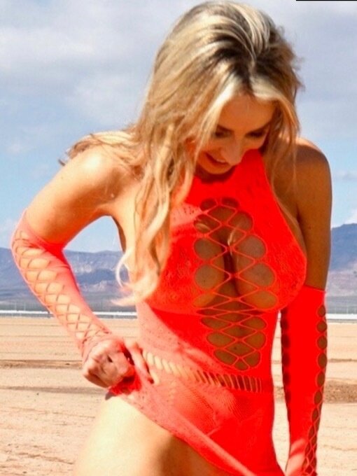 Carrerahotwife (@carrera_hotwife), OnlyFans creator