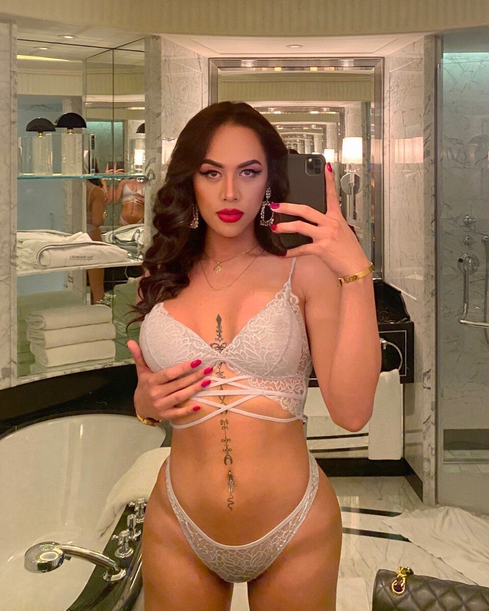 Celinegoddesss (@celinegoddesss), OnlyFans creator