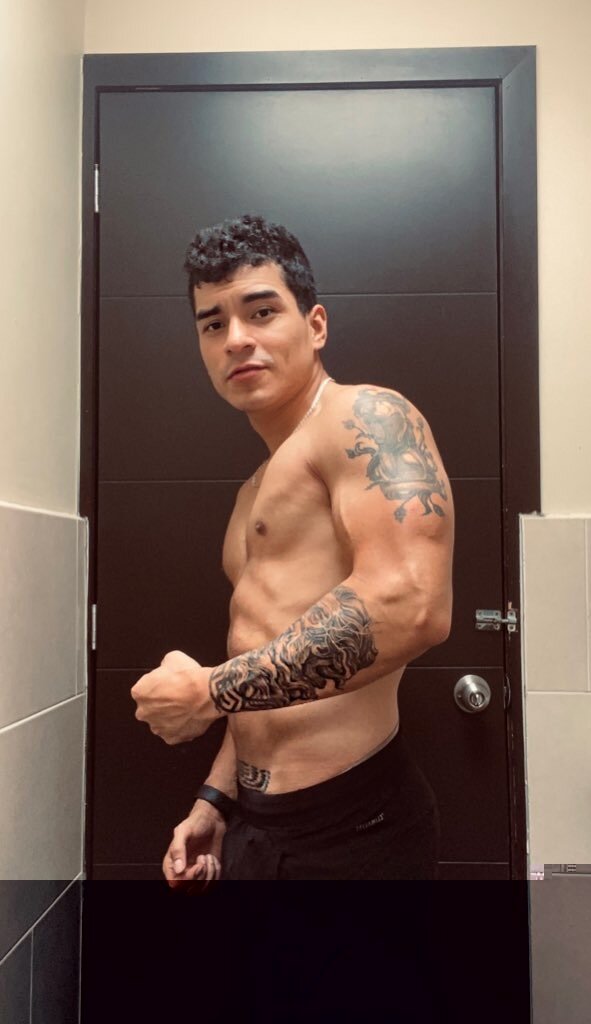Cesarc8101 (@cesarc8101), OnlyFans creator