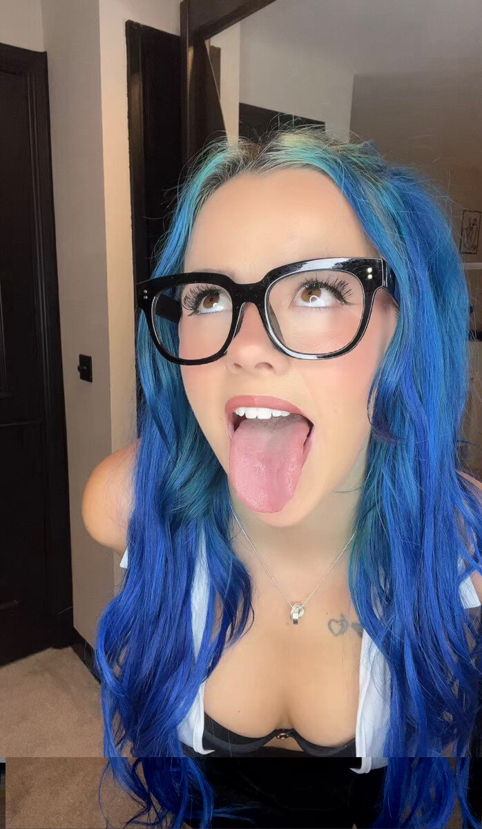 Chantelleh2233 (@chantelleh2233), OnlyFans creator