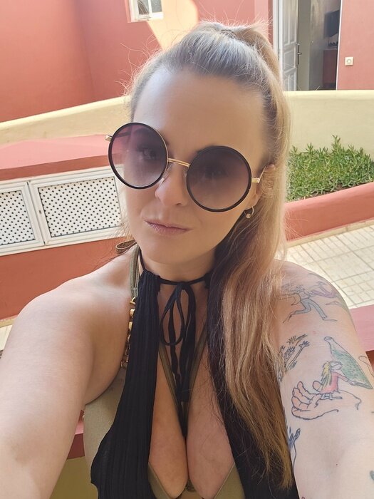 Charleighessex (@charleigh-essex), OnlyFans creator