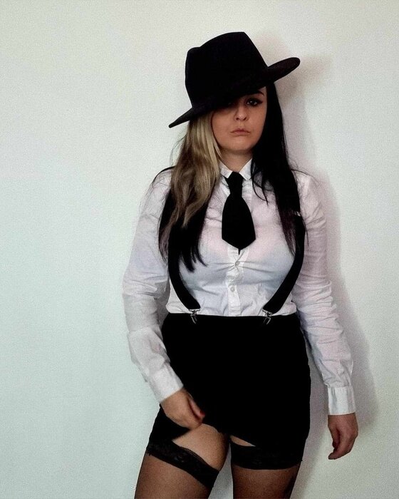 Charleighbessex (@charleighb_essex), OnlyFans creator