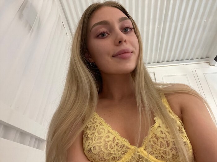 Charlottemell (@charlotte_mell), OnlyFans creator