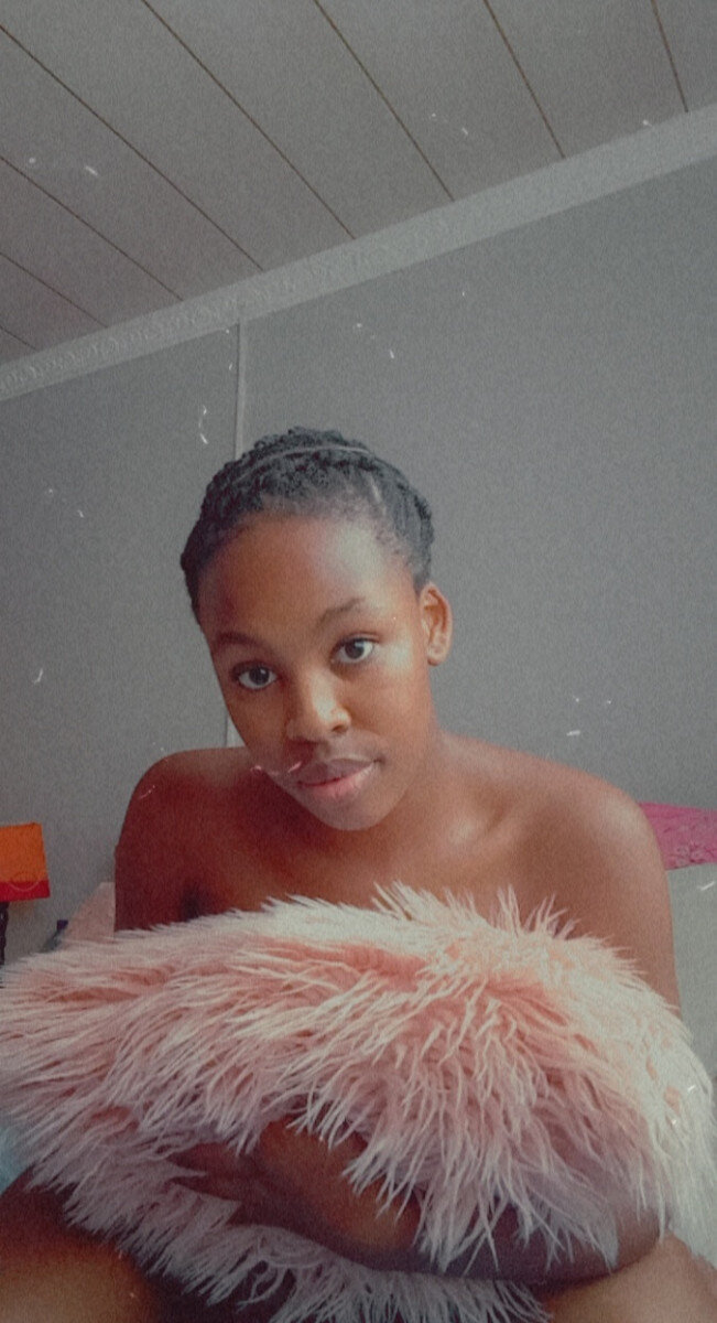 Charlottenhle (@charlottenhle), OnlyFans creator