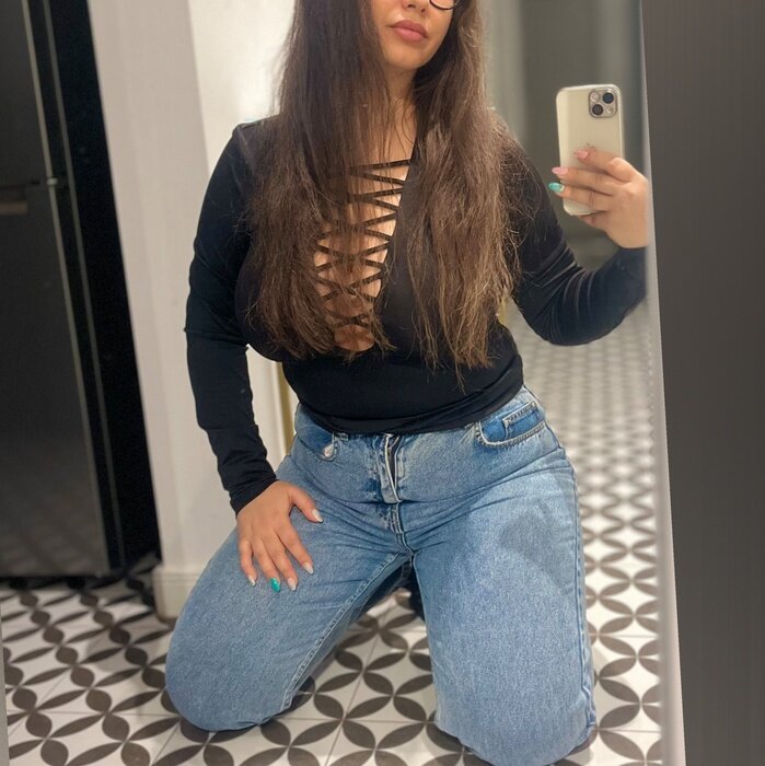 Cheekyeva (@cheeky_eva), OnlyFans creator