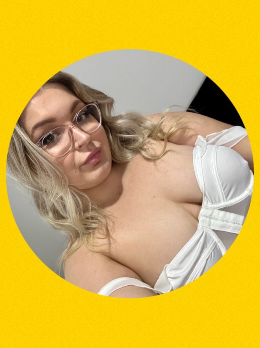 Cheekyyelo (@cheeky_yelo), OnlyFans creator