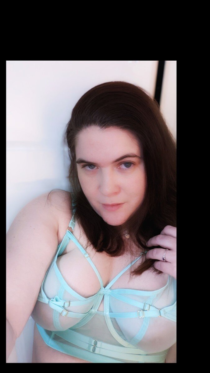 Cheekyredfox (@cheekyredfox), OnlyFans creator