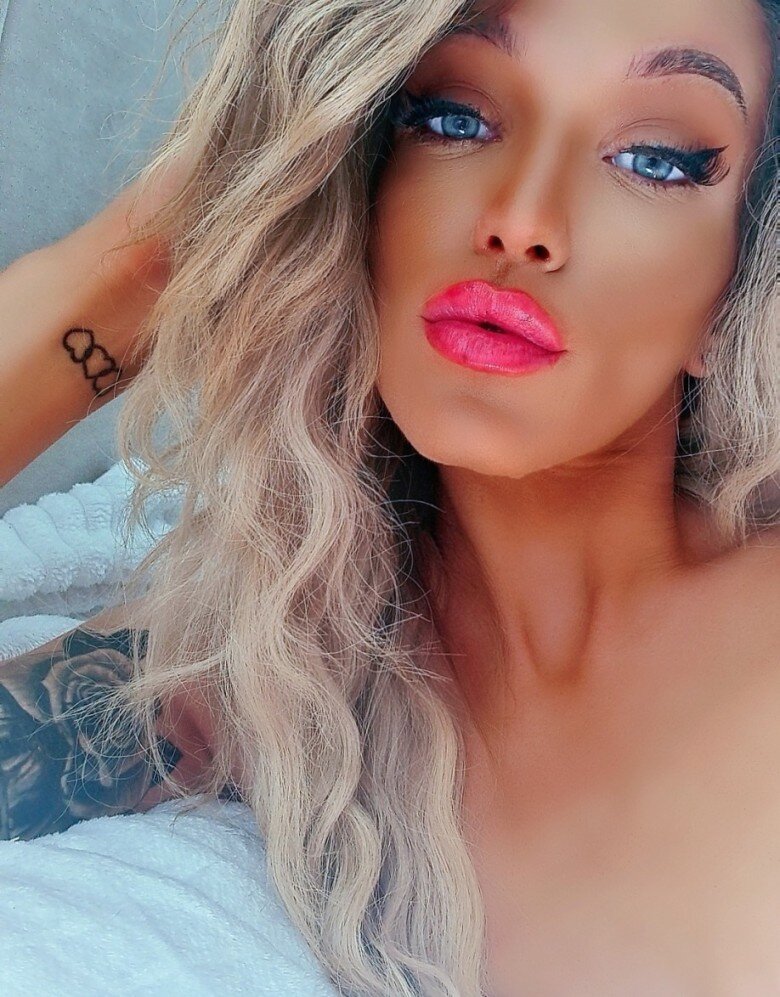 Cherriefox (@cherriefox), OnlyFans creator
