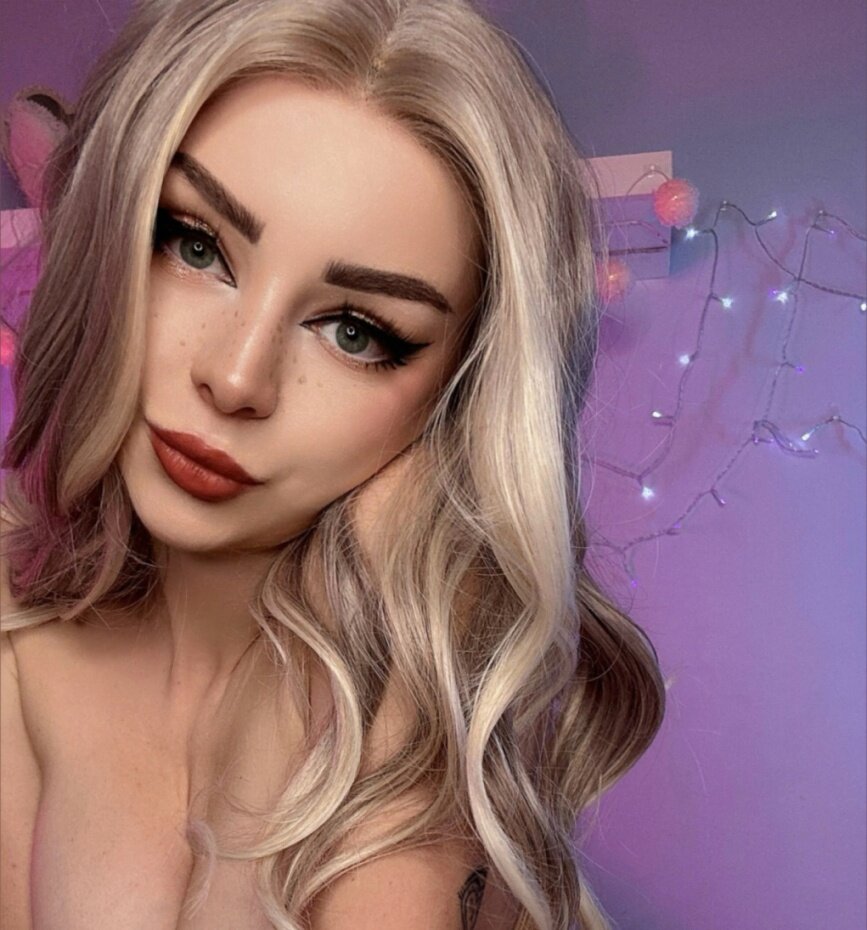 Cherrievelvet (@cherrievelvet), OnlyFans creator