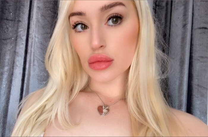 Cherrybaby69x (@cherrybaby69x), OnlyFans creator