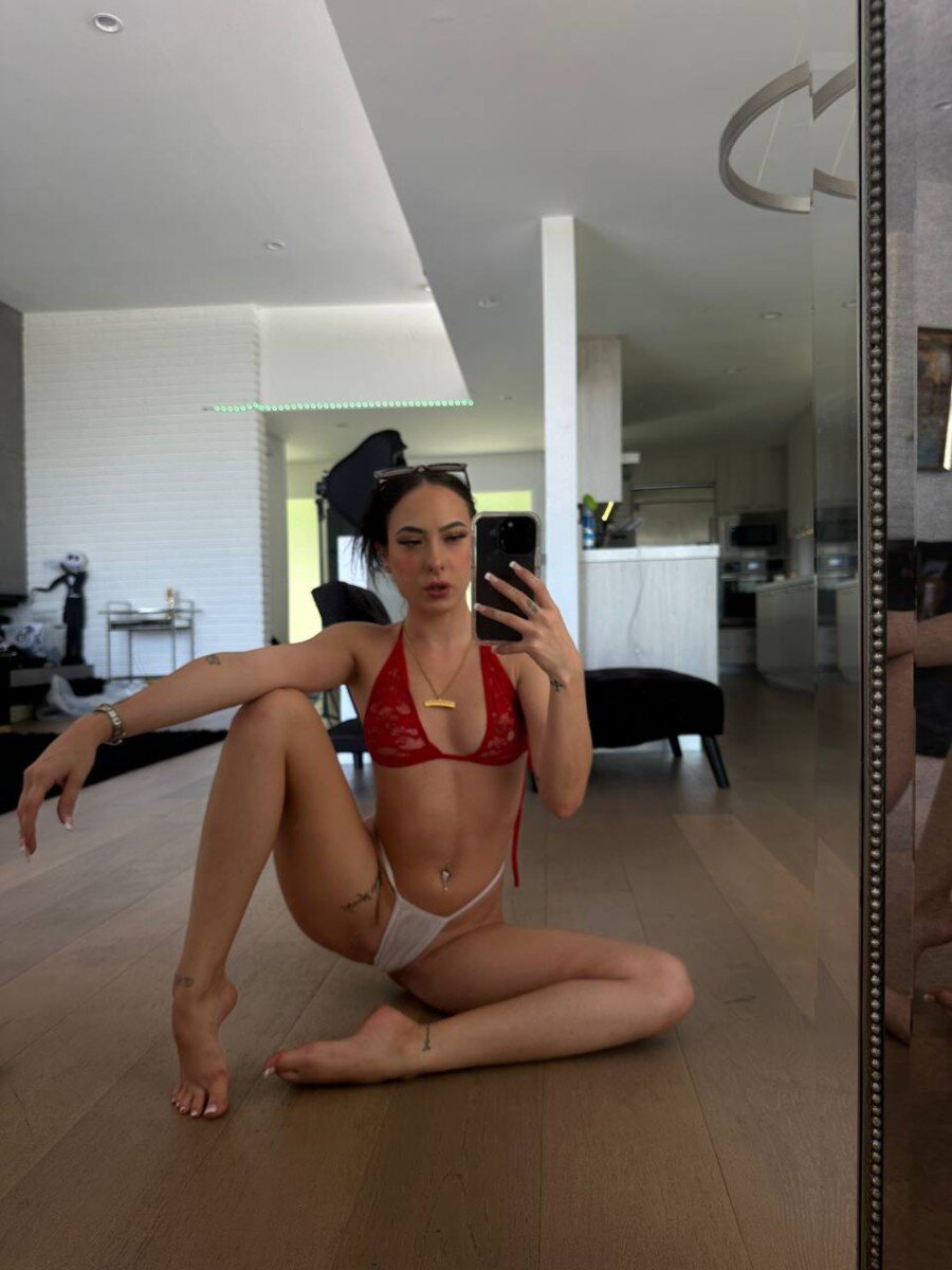 Chiarachianti (@chiarachianti), OnlyFans creator